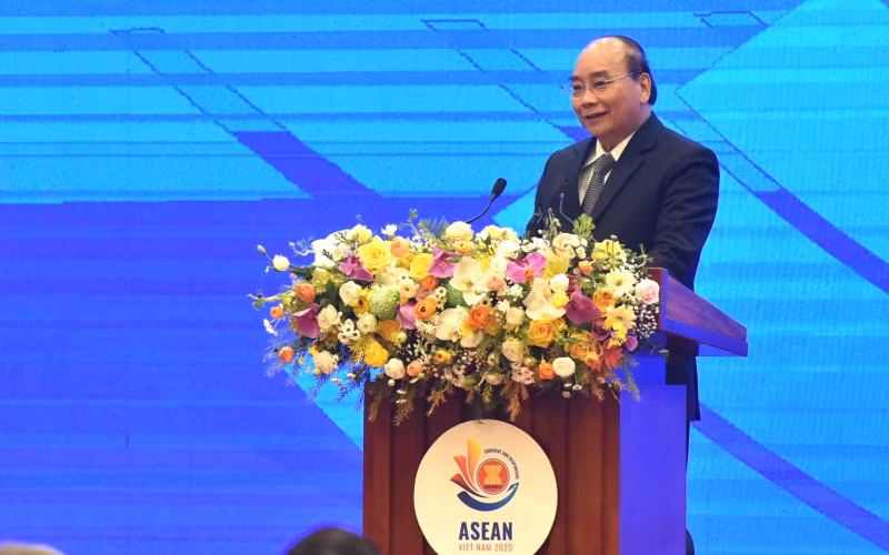 Thủ tướng Nguyễn Xuân Phúc phát biểu ý kiến tại Hội nghị tổng kết Năm Việt Nam ASEAN 2020. 