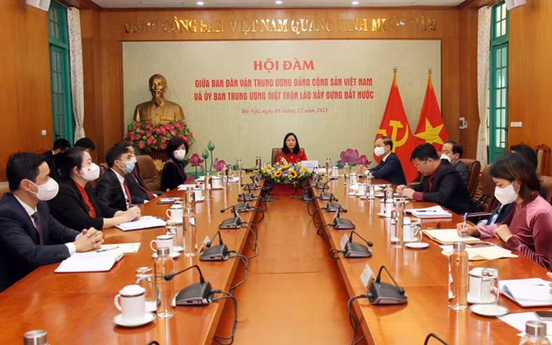 Đồng chí Bùi Thị Minh Hoài phát biểu tại Hội đàm. (Ảnh: Ban Dân vận Trung ương)