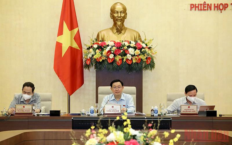 Chủ tịch Quốc hội Vương Đình Huệ phát biểu ý kiến tại phiên họp. (Ảnh: DUY LINH)