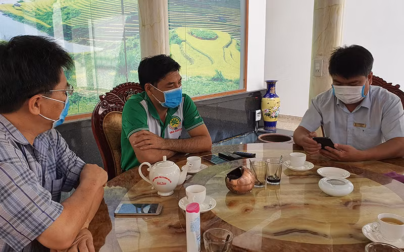 Đại điện Công ty Điện lực Kon Tum đến làm việc, khuyến nghị nâng cao cảnh giác đối với khách hàng nhận được cuộc gọi mạo danh TCT Điện lực Miền Trung.