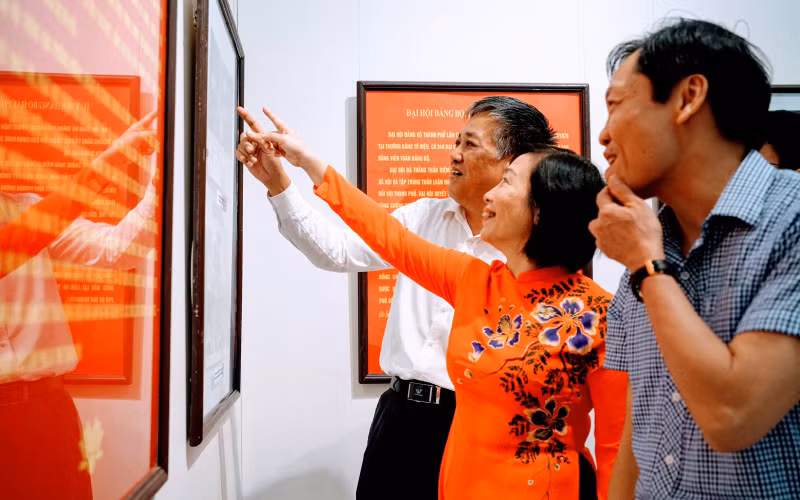 Quang cảnh khai mạc triển lãm