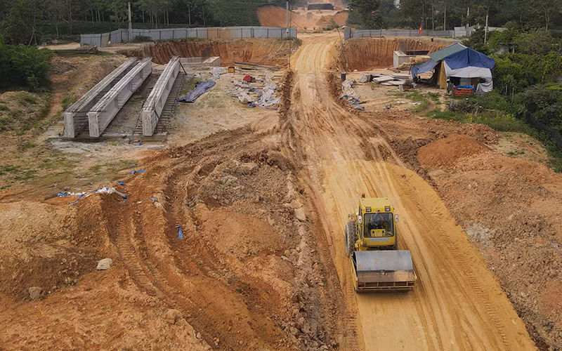 Một đoạn của tuyến đường cao tốc Tuyên Quang-Phú Thọ đang được Công ty TNHH Hiệp Phú thi công.