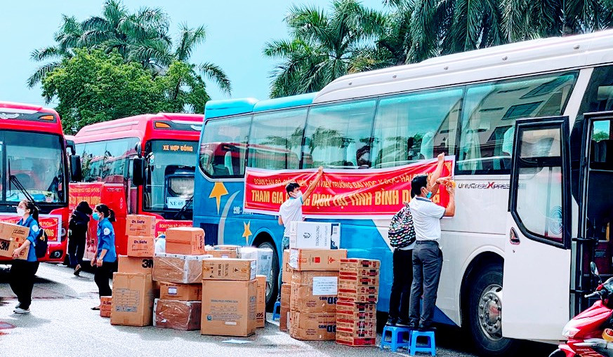 Nhiều cán bộ y tế tiếp tục xung phong vào phía nam chống dịch ảnh 3 Nhiều cán bộ y tế tiếp tục hỗ trợ các địa phương phía nam chống dịch -0