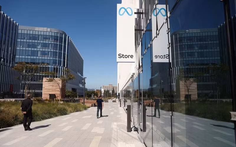 Cửa hàng bán lẻ thiết bị thực tế ảo của Meta Platforms tọa lạc tại thị trấn Burlingame, bang California, Mỹ. (Ảnh: Reuters)