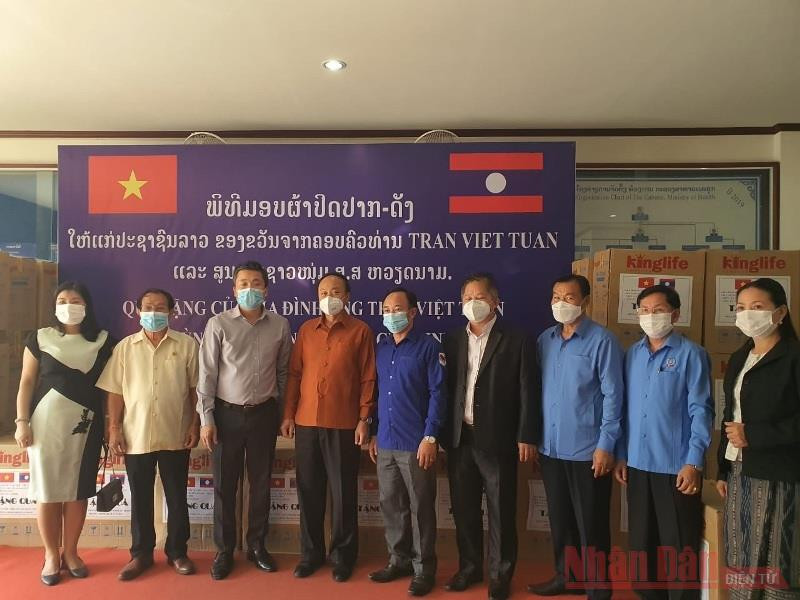 Lễ tiếp nhận ủng hộ khẩu trang y tế tại trụ sở Bộ Y tế, chiều 19-5. Chung tay cùng Chính phủ Lào phòng, chống dịch Covid-19 -0