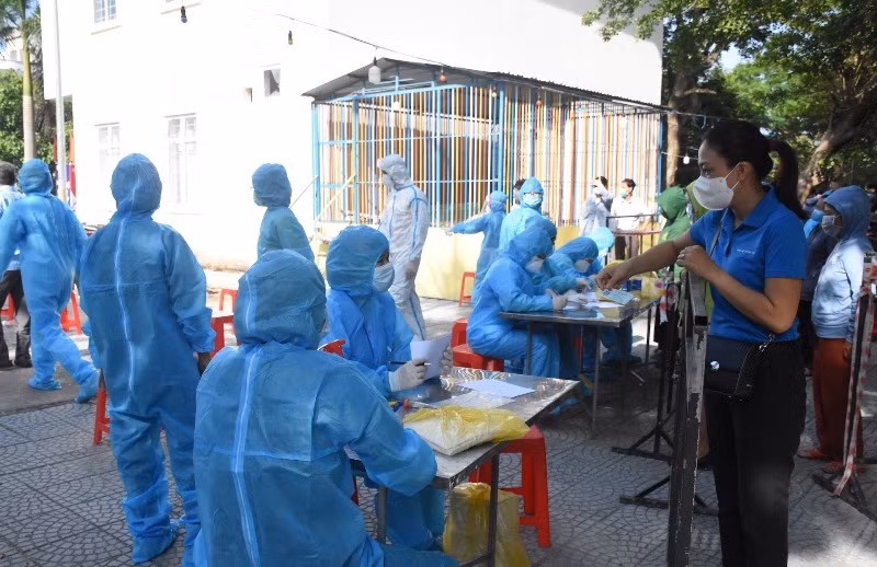 Đà Nẵng lấy mẫu xét nghiệm diện rộng cho hộ gia đình.