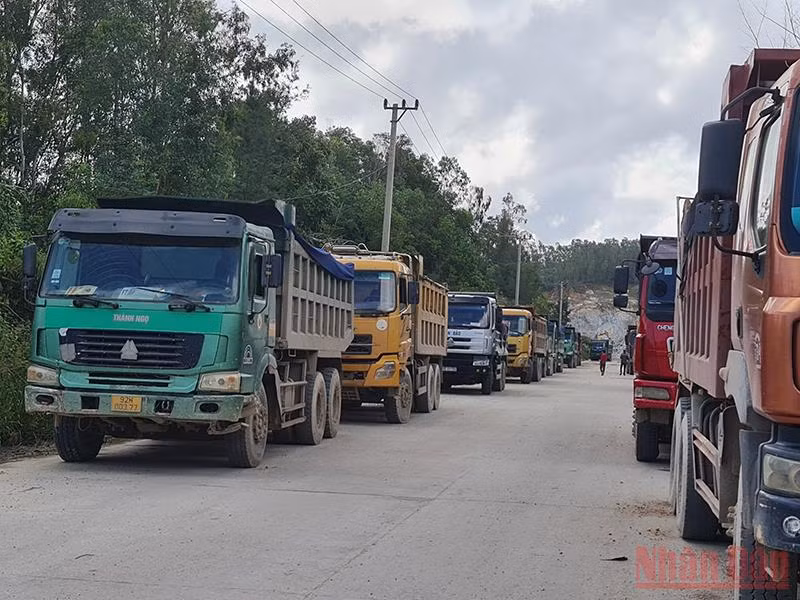 Quyết liệt xử lý xe quá tải hoạt động tại Dung Quất -0