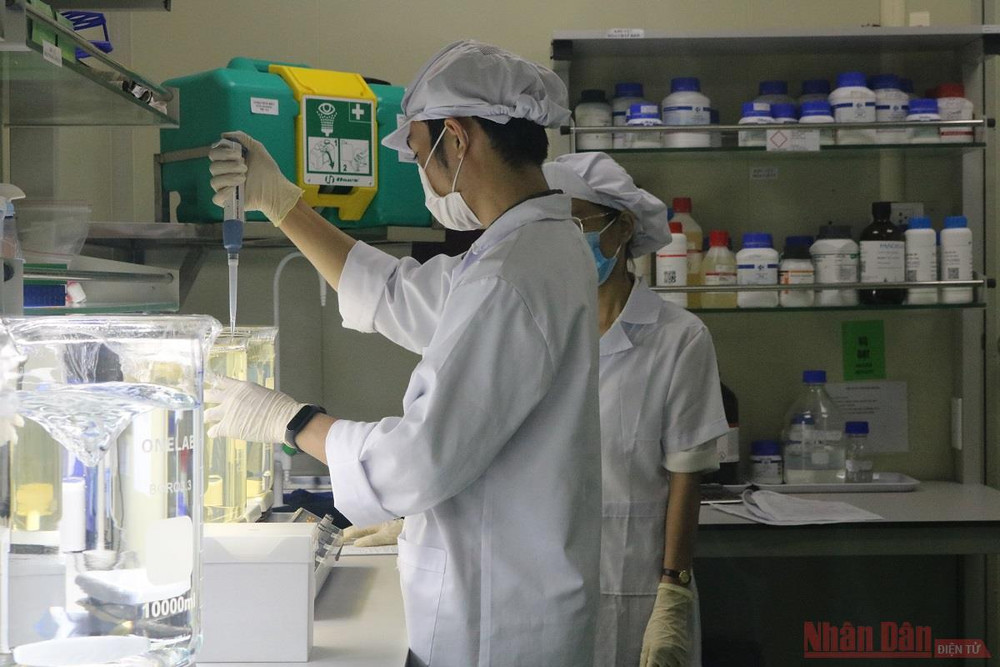 Sản phẩm được nghiên cứu trong sáu tháng và được cấp phép vào tháng 3/2021. Công ty Medicon trao tặng 100.000 bộ kit test nhanh kháng nguyên cho TP Hồ Chí Minh -0