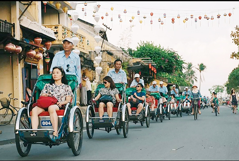 Du khách tham quan Khu phố cổ Hội An. Quảng Nam đón hơn 200 nghìn lượt khách đến tham quan, lưu trú -0