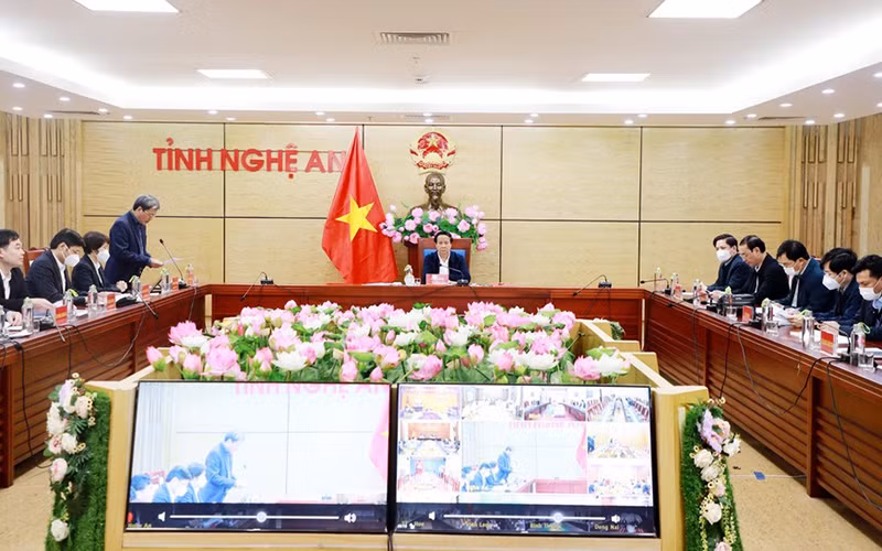 Phó Thủ tướng Lê Văn Thành chủ trì hội nghị giao ban tại điểm cầu chính, tại UBND tỉnh Nghệ An.