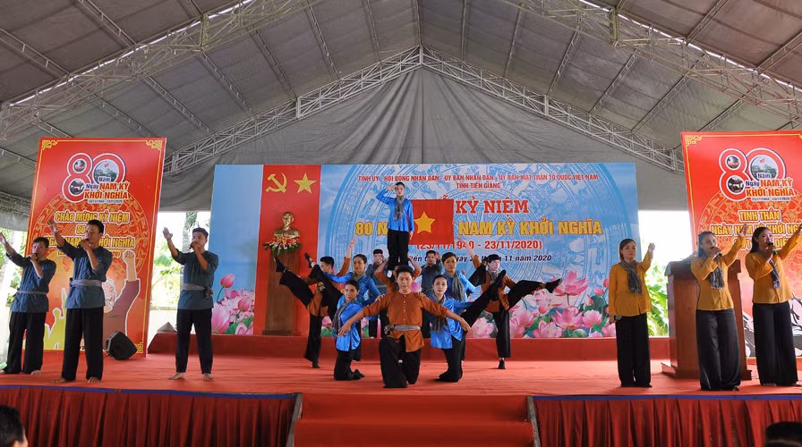 Chương trình văn nghệ chào mừng 80 năm Ngày Nam Kỳ Khởi Nghĩa.