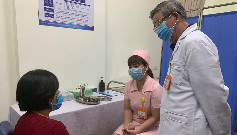 Tình nguyện viên được tư vấn kỹ về vaccine. IVAC mua bảo hiểm y tế 40 tỷ đồng cho toàn bộ đối tượng tiêm thử nghiệm -0