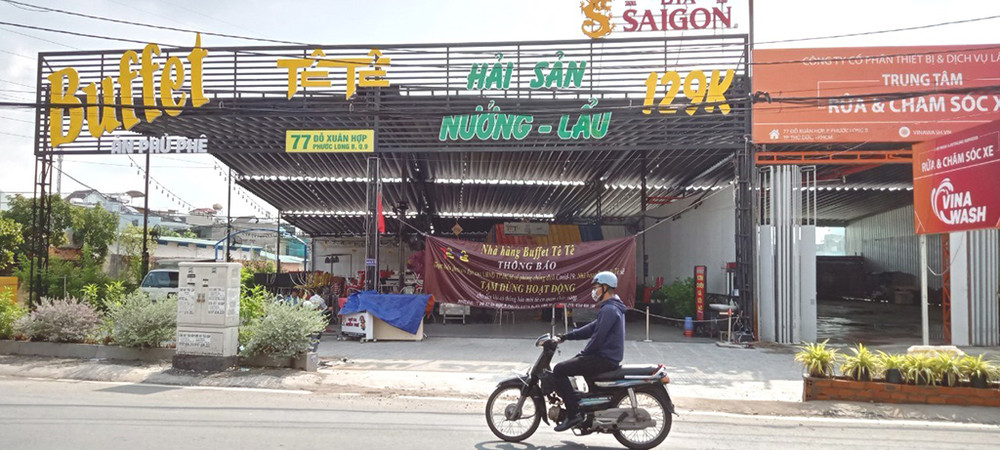 Các nhà hàng, quán ăn cũng ngừng kinh doanh để tránh lây lan dịch bệnh ra cộng đồng. Người dân TP Hồ Chí Minh trong thời gian giãn cách do dịch Covid-19 -0