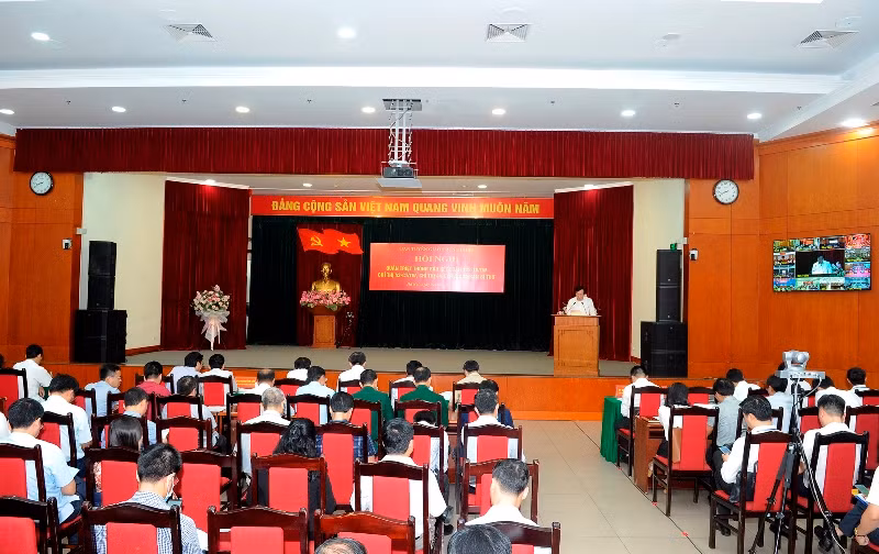 Nhận thức sâu sắc về trách nhiệm nghiên cứu và làm theo sách, báo, tạp chí của Đảng -0