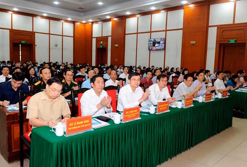 Các đại biểu dự hội nghị.