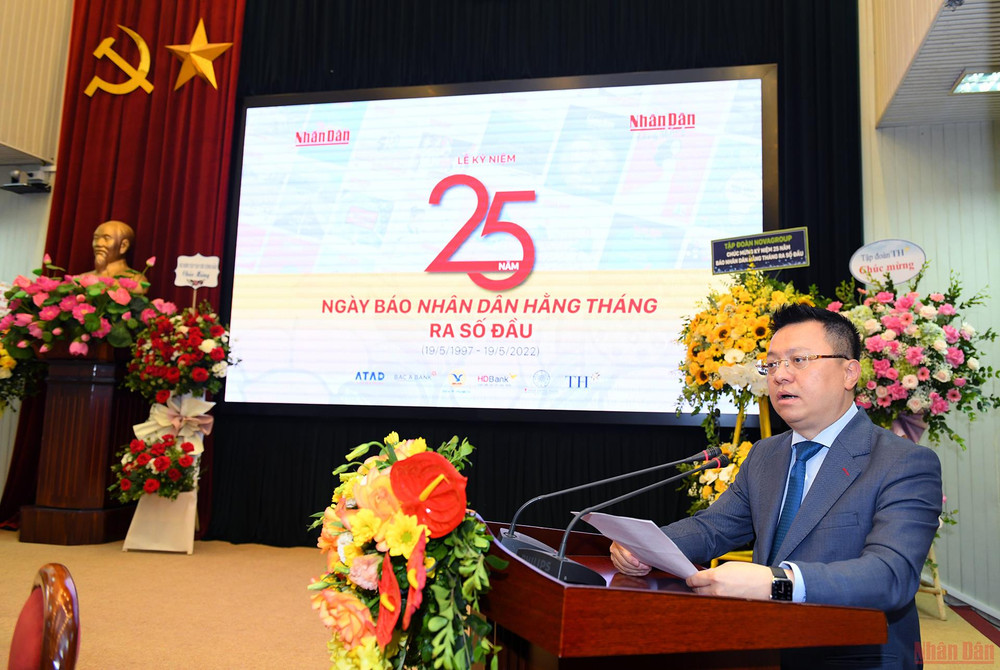 Đồng chí Lê Quốc Minh, Ủy viên Trung ương Đảng, Tổng Biên tập Báo Nhân Dân, Phó Trưởng Ban Tuyên giáo Trung ương, Chủ tịch Hội Nhà báo Việt Nam phát biểu ý kiến. Nhân dân hàng tháng - 25 năm và hành trình của Đẹp -0