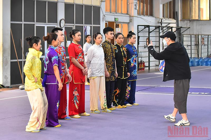 Do ảnh hưởng của dịch Covid-19 cho nên hai năm nay đội tuyển Wushu không có điều kiện đi tập huấn nước ngoài để nâng cao trình độ. Những buổi kiểm tra nội bộ giúp các vận động viên nội dung Taolu làm quen với điều kiện thi đấu cũng như chỉnh sửa, hoàn thiện những động tác sao cho thuần thục nhất. Wushu - mỏ vàng của Thể thao Việt Nam -0