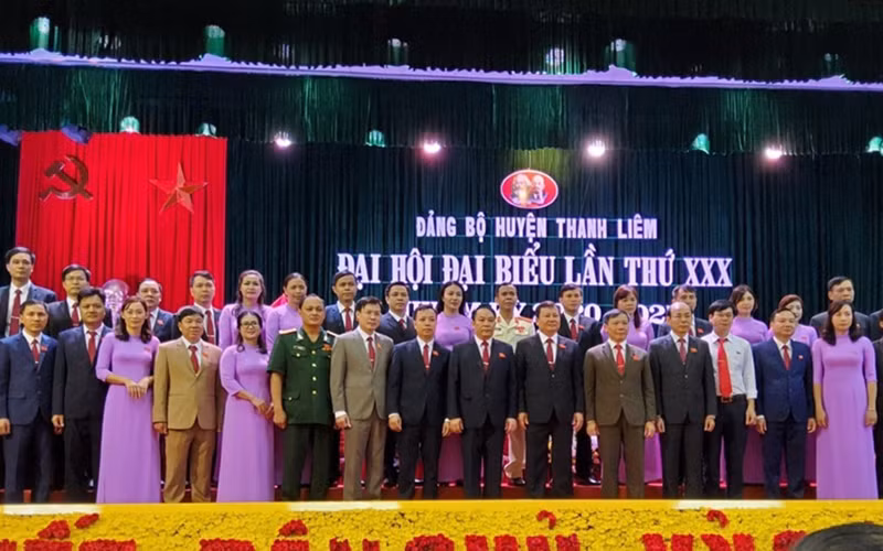 Ban Chấp hành Đảng bộ huyện Thanh Liêm khóa mới ra mắt.