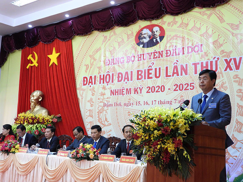Đồng chí Nguyễn Tiến Hải, Bí Thư tỉnh ủy, Chủ tịch UBND tỉnh Cà Mau phát biểu chỉ đạo tại hội nghị. Cà Mau tổ chức Đại hội điểm cấp trên cơ sở -0
