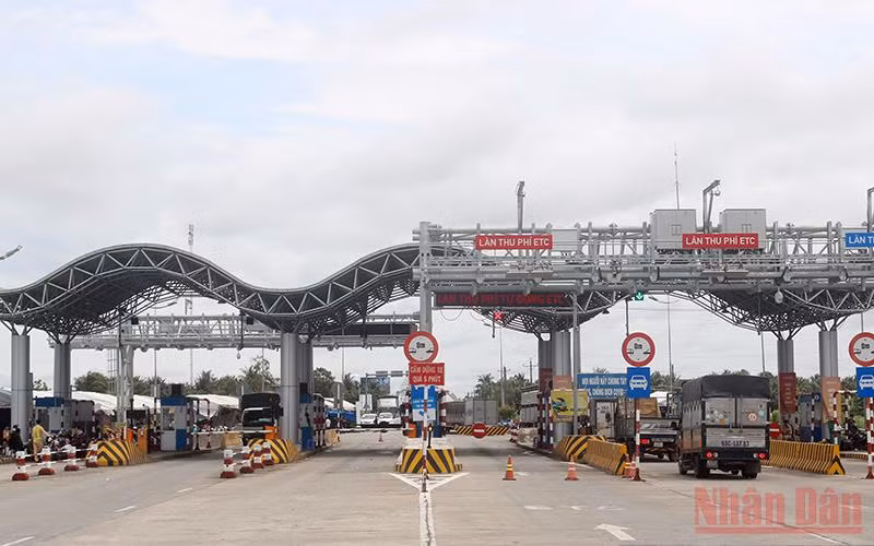 Người dân tỉnh Trà Vinh được lưu thông, đi lại bình thường tại chốt kiểm tra y tế Cầu Cổ Chiên kể từ ngày 23/10.