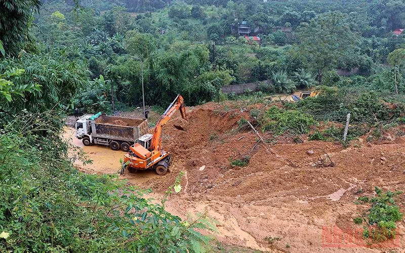 Các cấp chính quyền địa phương đang nỗ lực khắc phục các điểm sạt lở do mưa lớn gây ra.