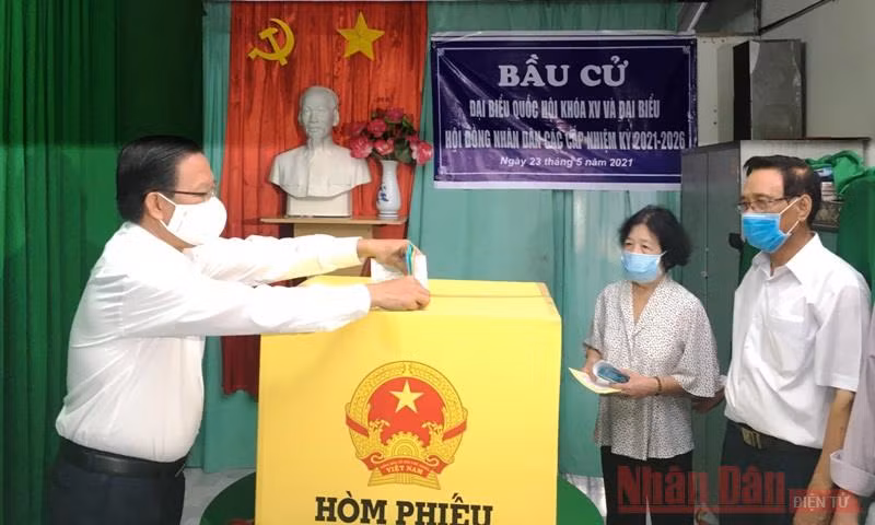 Cử tri Bến Tre nô nức tham gia bầu cử -0
