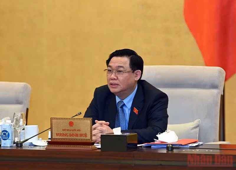 Chủ tịch Quốc hội Vương Đình Huệ phát biểu ý kiến tại phiên họp. 