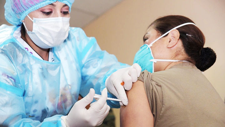 Một điểm tiêm vaccine ngừa Covid-19 tại Thủ đô Qhito của Ecuador. Ảnh: GETTY