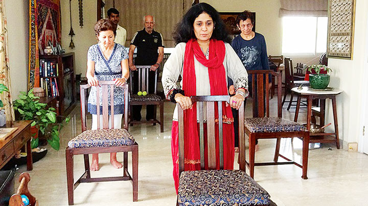 Lớp học cho các bệnh nhân Parkinson của bà Singh. Ảnh: GULF NEWS