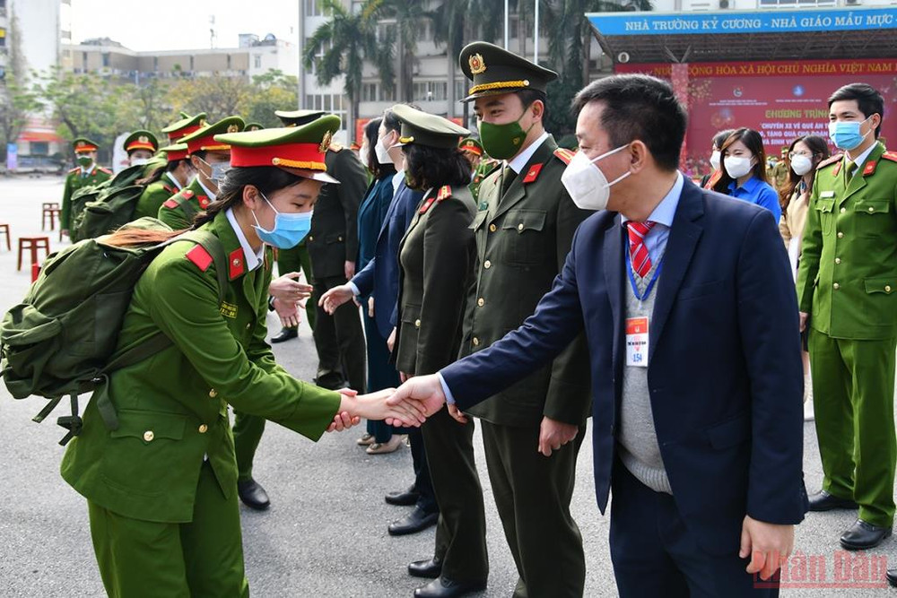 Những chuyến xe yêu thương hỗ trợ sinh viên về quê ăn Tết ảnh 1 Những chuyến xe yêu thương hỗ trợ sinh viên về quê ăn Tết -0