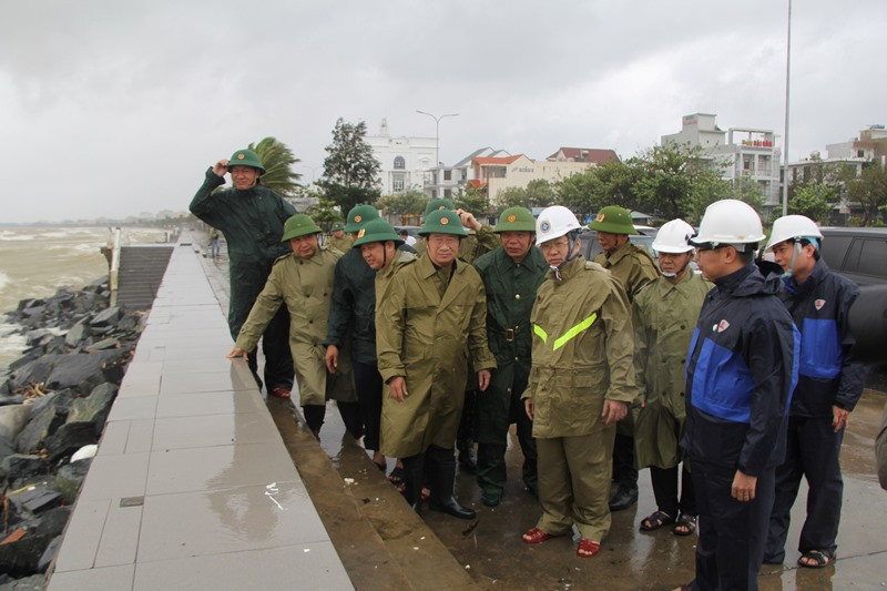 Phó Thủ tướng Trịnh Đình Dũng chỉ đạo công tác phòng chống bão -0