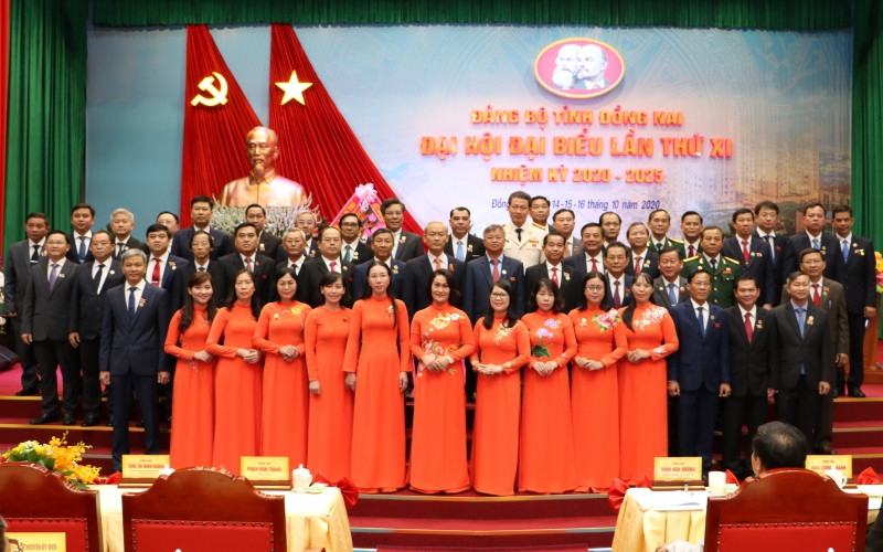 Ban Chấp hành Đảng bộ tỉnh Đồng Nai khóa 11, nhiệm kỳ 2020-2025 ra mắt Đại hội. Anh_2_12-1602831975885.jpg