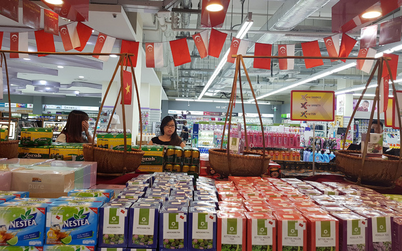 Hàng Việt tại siêu thị ở Singapore. Kiều bào quảng bá nông sản Việt ra thế giới -0