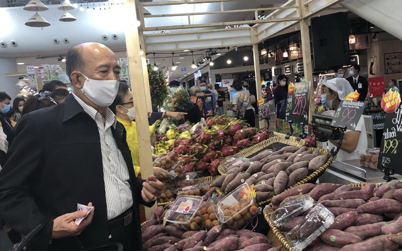 Người tiêu dùng nước ngoài ngày càng biết đến hàng hóa Việt Nam. Kiều bào quảng bá nông sản Việt ra thế giới -0
