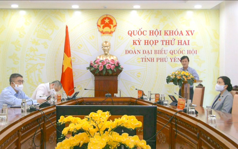 Đại biểu Dương Bình Phú (đoàn đại biểu Quốc hội tỉnh Phú Yên) thảo luận trực tuyến tại điểm cầu Phú Yên. (Ảnh: quochoi.vn) Nâng cao hiệu quả bảo hộ, khai thác và bảo vệ tài sản trí tuệ -0