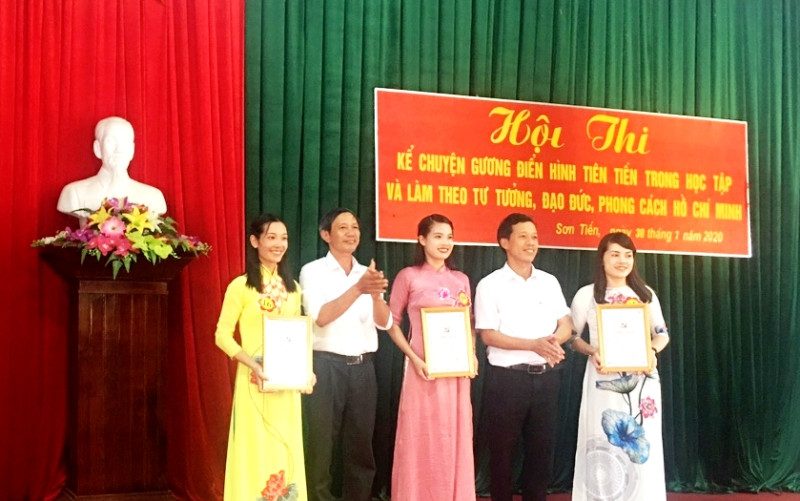 Xã Sơn Tiến (Hương Sơn) tổ chức Hội thi kể chuyện về những điển hình trong học tập và làm theo tư tưởng, đạo đức, phong cách Hồ Chí Minh. Góp phần lan tỏa tinh thần học tập, làm theo gương Bác -0