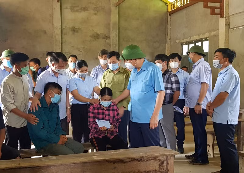 Khắc phục hậu quả do sạt lở đất và mưa lũ -0