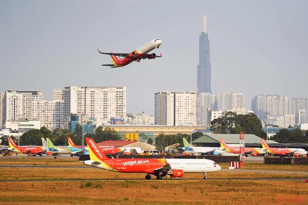 Gỡ khó cho các hãng bay trước “vòng xoáy kép” của dịch và giá xăng tăng -0