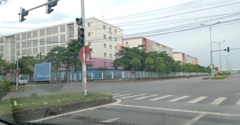 Hơn 23 nghìn công nhân là người ngoài tỉnh Thái Nguyên được Samsung bố trí ở tại ký túc xá trong khuôn viên nhà máy. Thái Nguyên bảo vệ các khu công nghiệp trước đại dịch -0