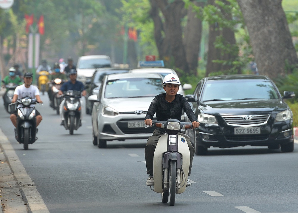 Nhiều người dân không đeo khẩu trang khi tham gia giao thông. Không được chủ quan trong phòng chống dịch bệnh -7