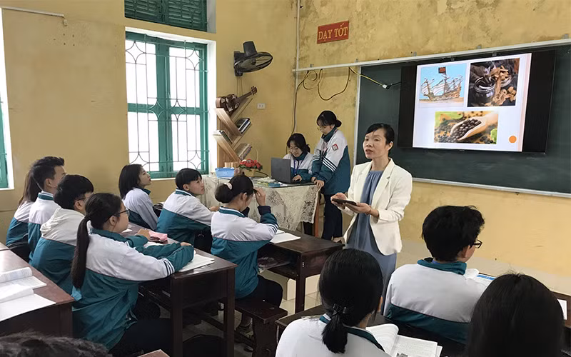 Giờ lên lớp của học sinh Trường THPT Trần Hưng Đạo, tỉnh Nam Định. Ảnh: HẠ AN