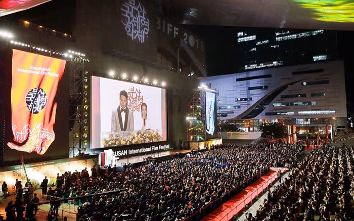 LHP Busan (Ảnh: Korea.net)