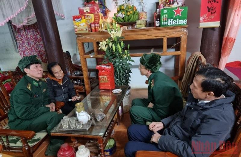 Thăm, chúc Tết và động viên nhân dân khu vực biên giới tại các huyện có các tổ, chốt Biên phòng. Chúc Tết các tổ, chốt biên phòng khu vực biên giới ở Sơn La -0