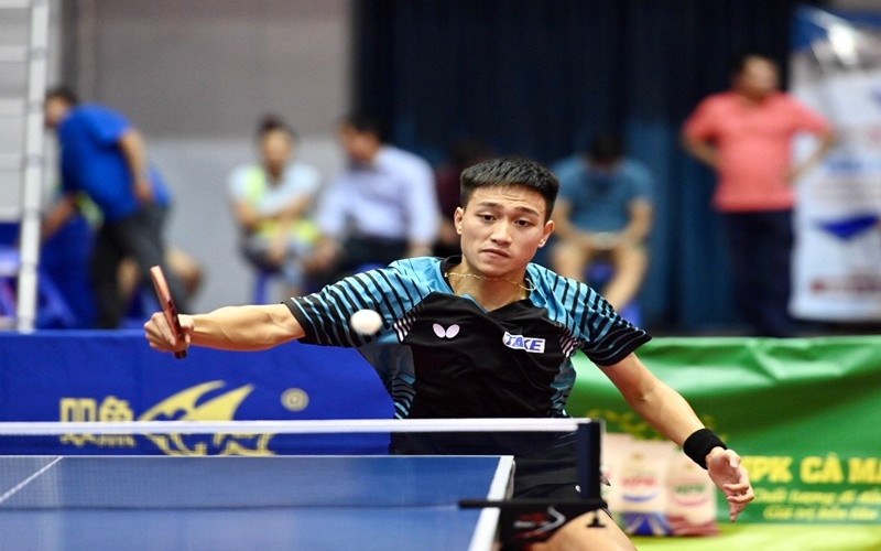 Tại ván đấu thứ 5, Anh Tú đã nỗ lực rút ngắn tỷ số xuống còn 2-3. Trận chung kết đơn nữ và đơn nam hấp dẫn, kịch tính -1