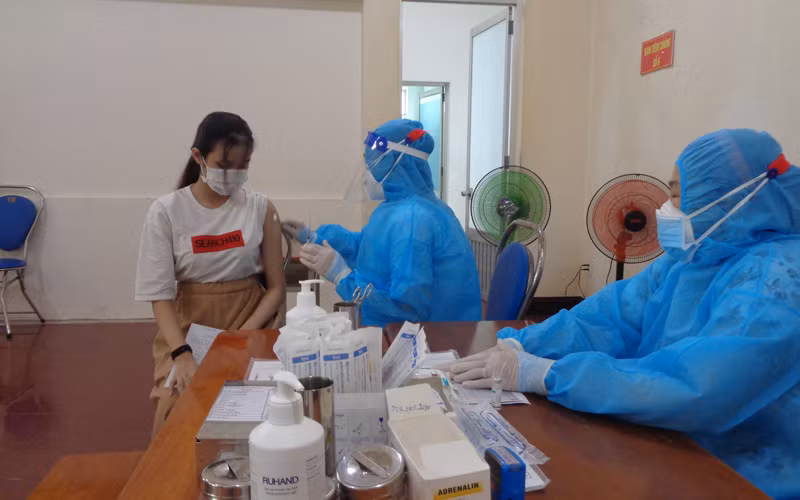 Đến thời điểm này, Khánh Hòa đã có hơn 753 nghìn người được tiêm vaccine ngừa Covid-19 mũi 1, chiếm 83,54% diện được tiêm.