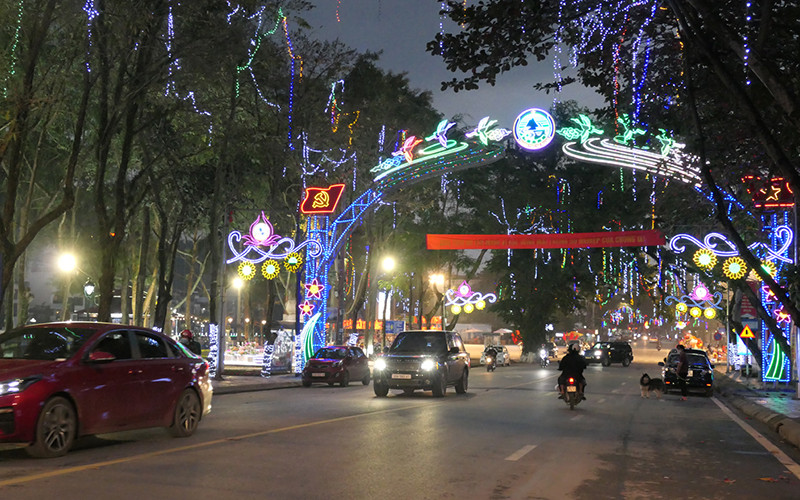 Đường phố Hà Giang được trang hoàng lộng lẫy đón chào năm mới 2022. Hà Giang bình yên chào đón năm mới -0