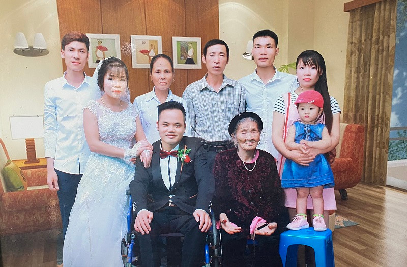 Can và Thúy quyết định về chung một nhà sau tám tháng tìm hiểu. Thiên thần đã đến bên đời cặp đôi bị tật nguyền -0