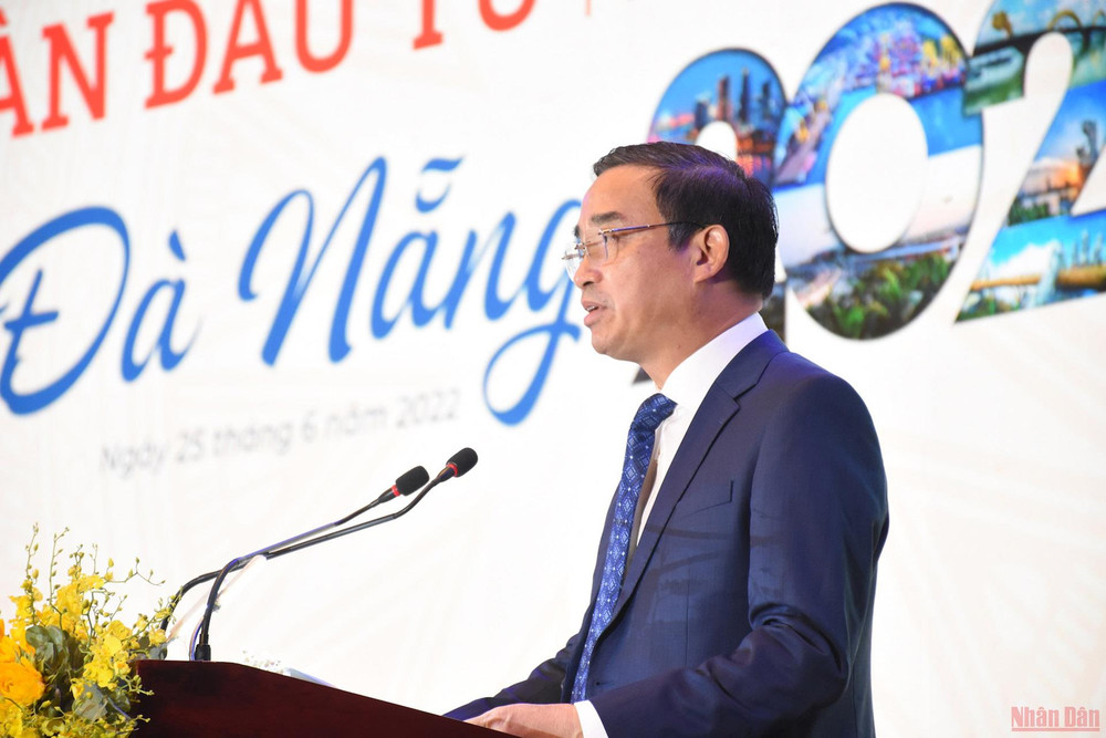 Chủ tịch Ủy ban nhân dân TP Đà Nẵng Lê Trung Chinh phát biểu khai mạc diễn đàn. Khai mạc Diễn đàn đầu tư Đà Nẵng 2022 - Cú huých mới cho Đà Nẵng cất cánh -0