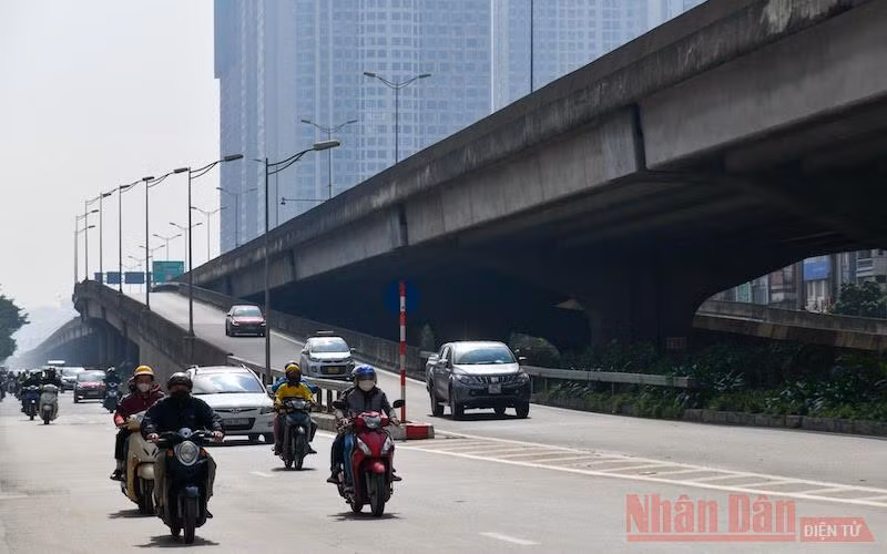 Giao thông thông suốt, không xảy ra ùn tắc trên tuyến đường Nghiêm Xuân Yêm - Nguyễn Xiển và Vành đai 3 trên cao, ngày 10-2. (Ảnh: DUY LINH)