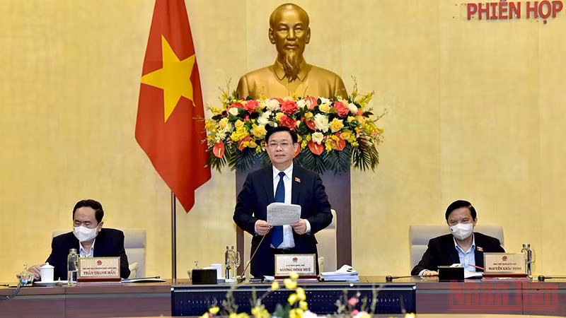 Chủ tịch Quốc hội Vương Đình Huệ phát biểu bế mạc phiên họp. Ảnh: Duy Linh